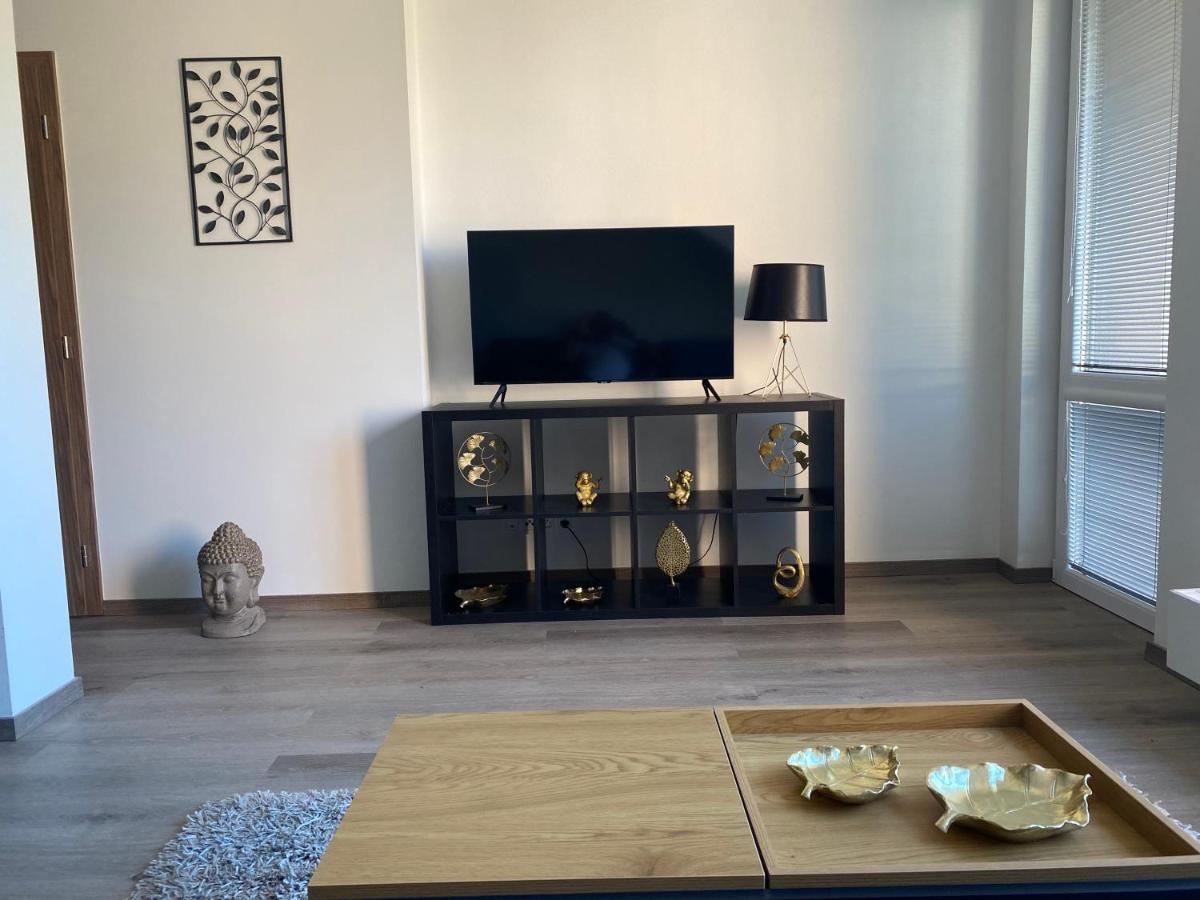 Cerna Ruze- Apartman 5 Pilsen Exterior foto