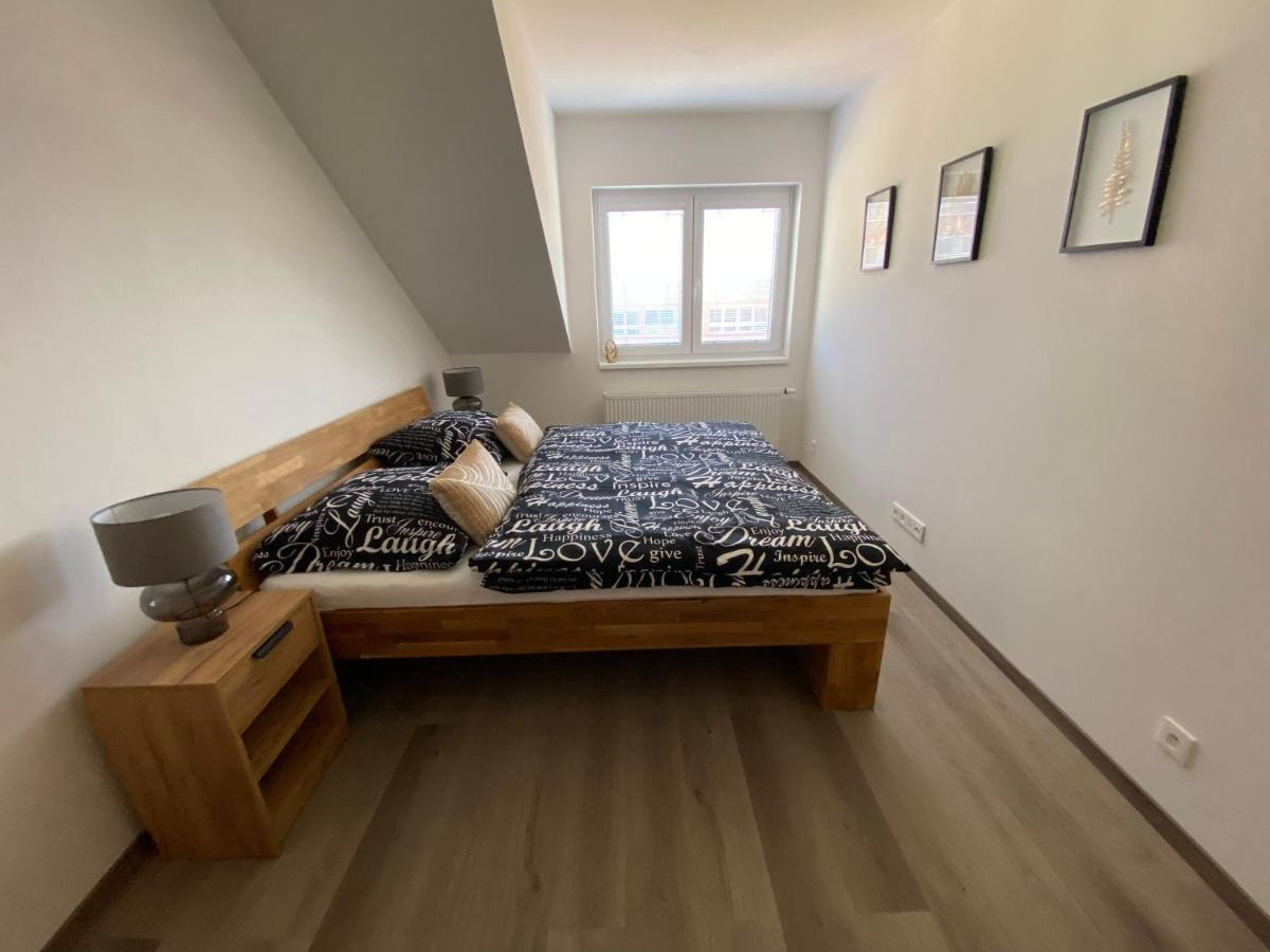 Cerna Ruze- Apartman 5 Pilsen Exterior foto